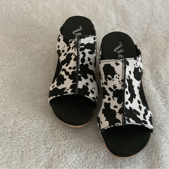 Black and White Women's Sandals - Picture 6 of 6